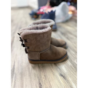 UGG Kids Bailey Bow II Boots Size 2 – Authentic – Excellent Condition